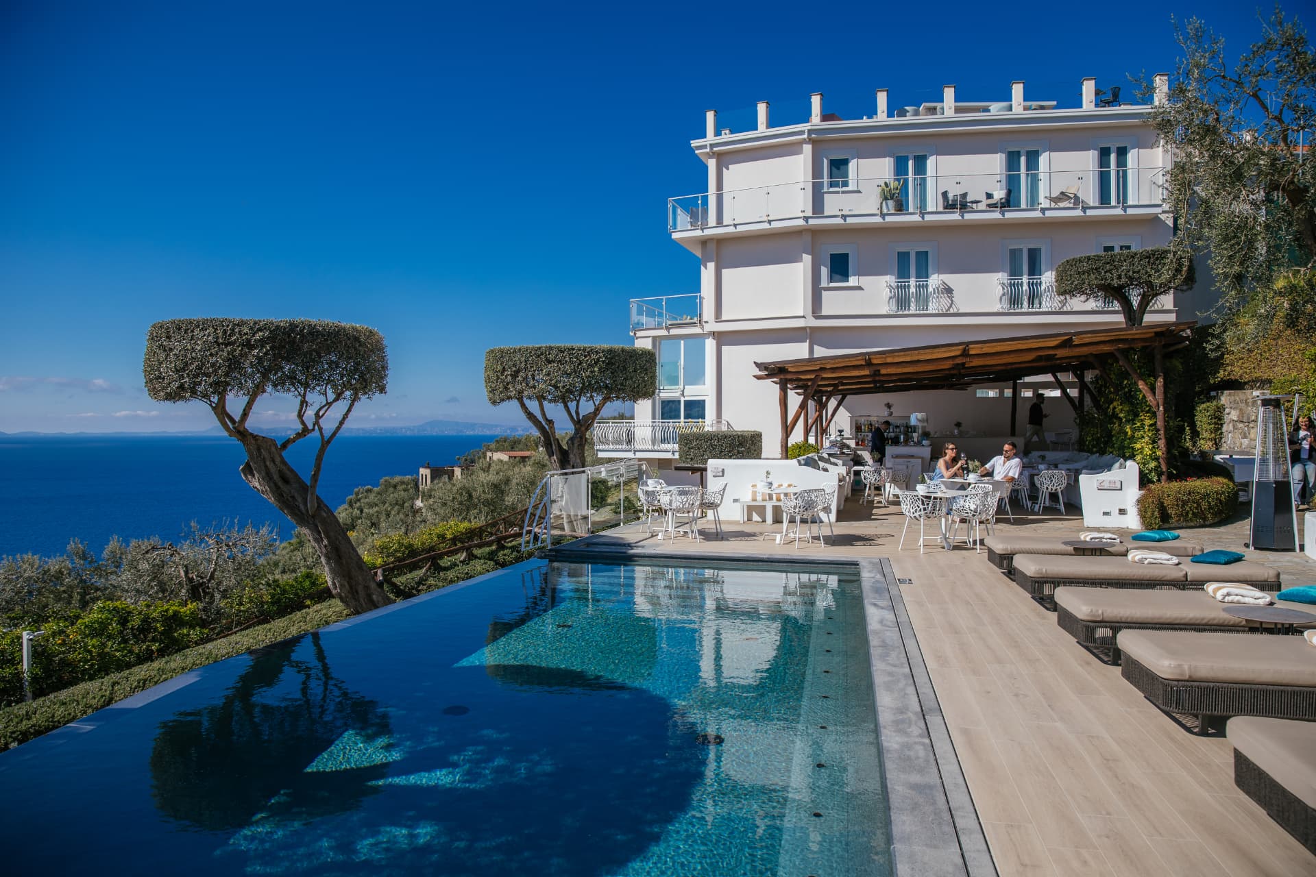 Infinity pool with sea view at a boutique property on the Italian coast